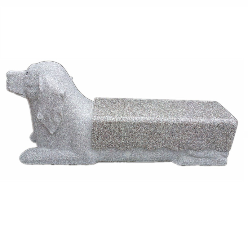Скамейка из натурального камня с милой резьбой в виде животных