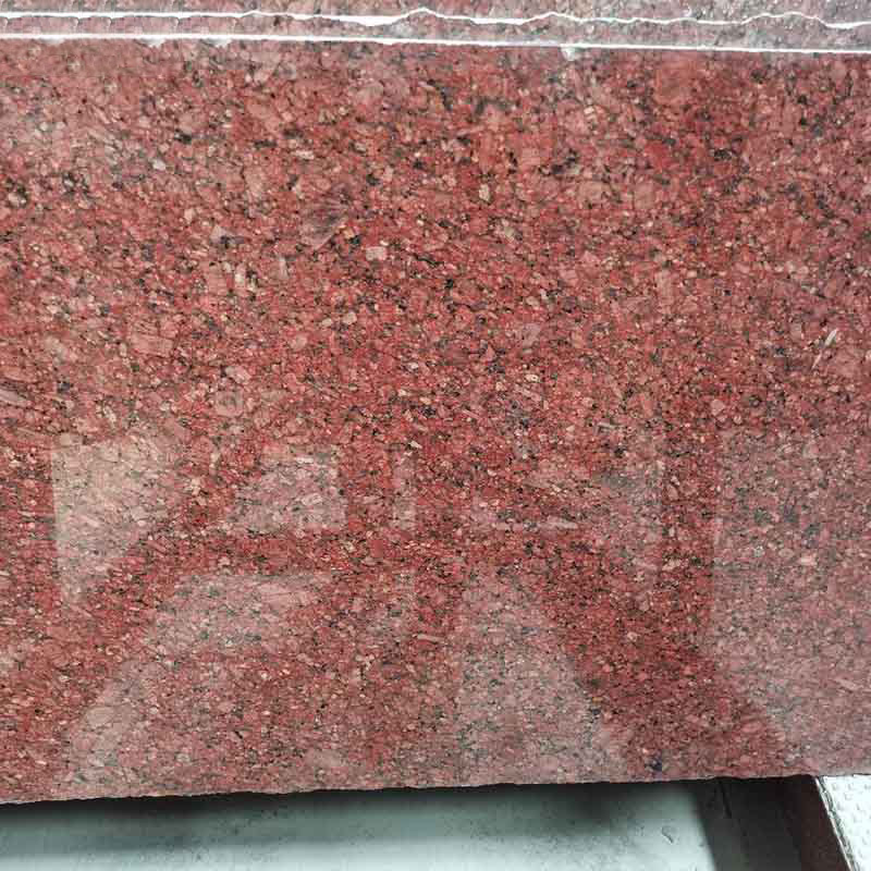 Индийский красный гранитный камень