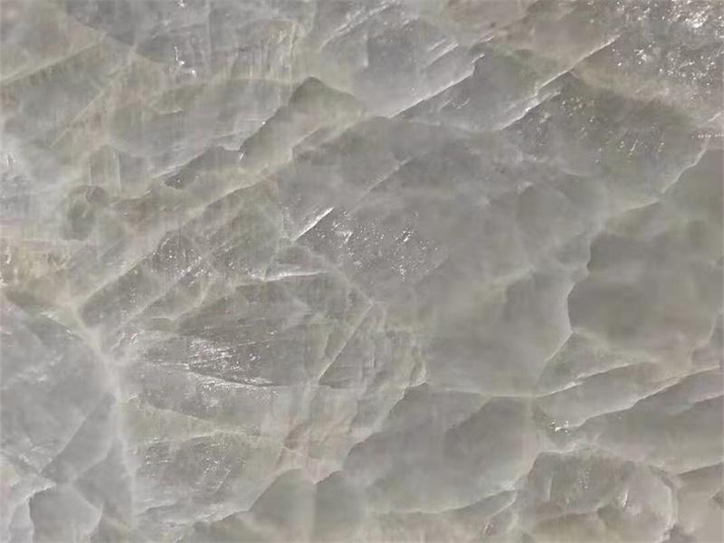 Полупрозрачные столешницы из ониксовой плиты Ice River