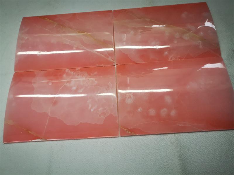 Фарфоровая плитка из розового оникса