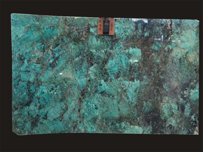 Столешницы из зеленых амазонитовых кварцитовых плит