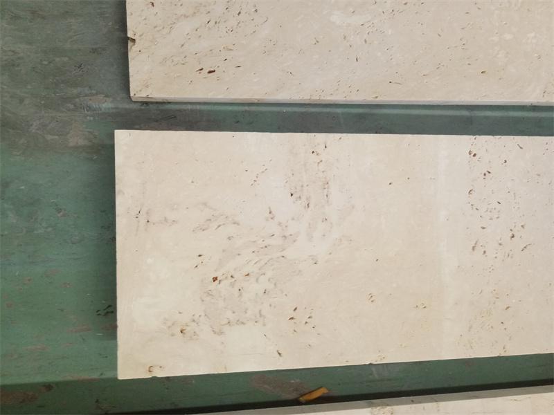 Травертиновая мраморная настенная плитка бежевого цвета