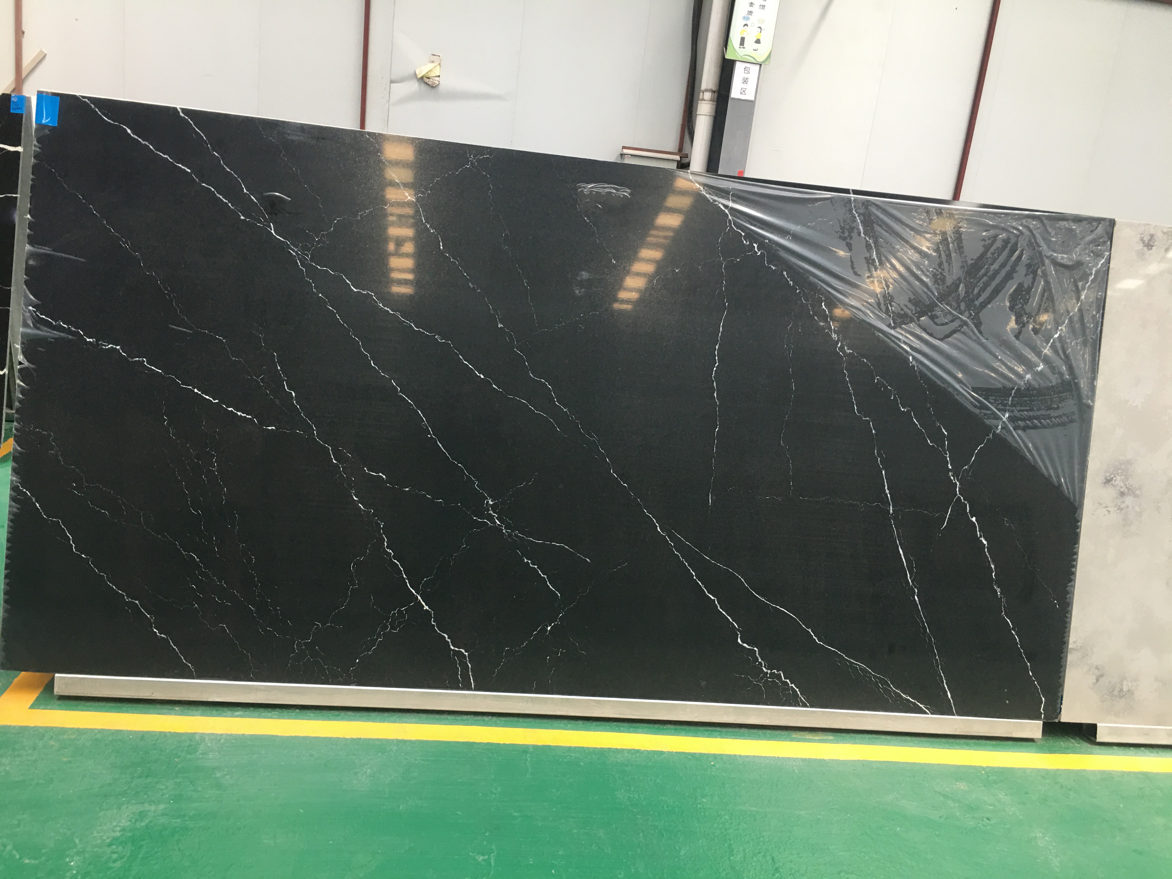 6008 Empira Black Concrete Quartz