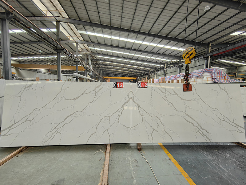 5068 Calacatta Venato White Quartz With Golden Stripes