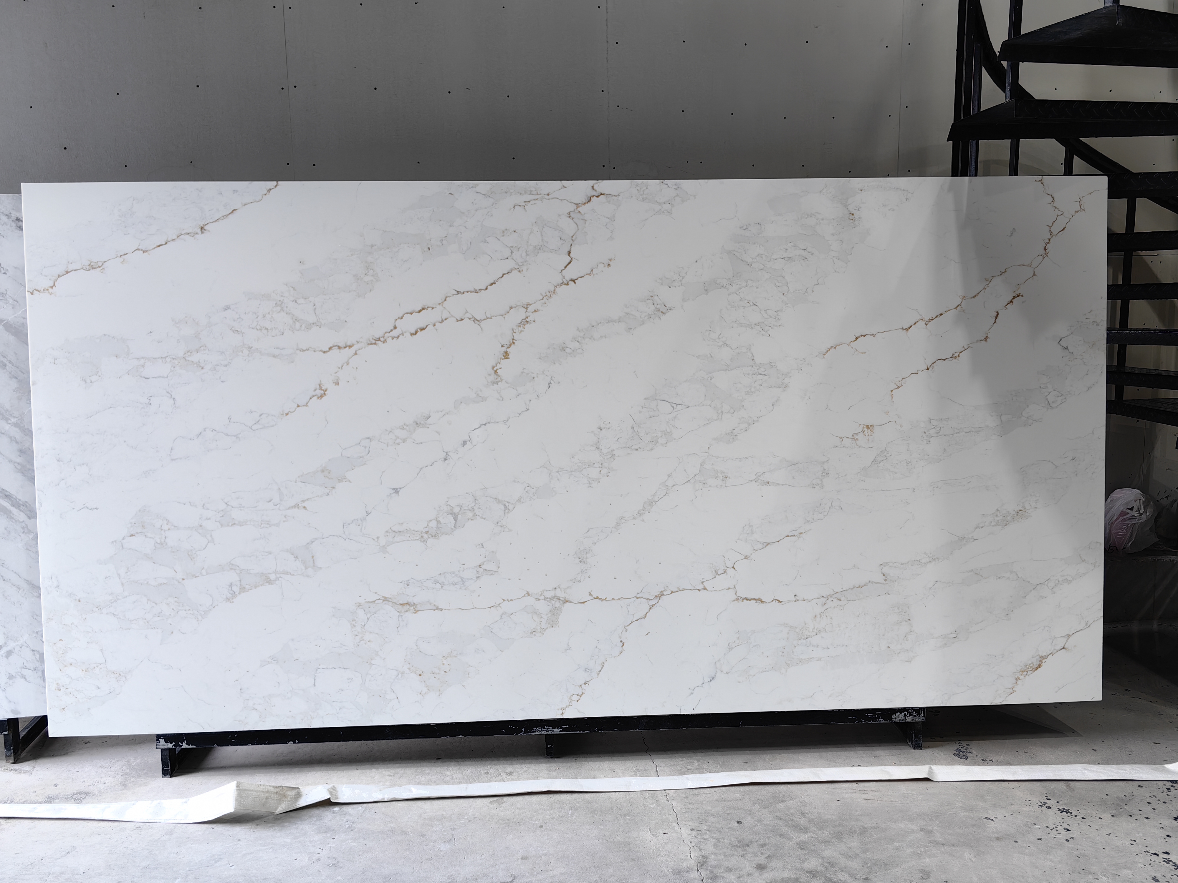  Quartz Slabs